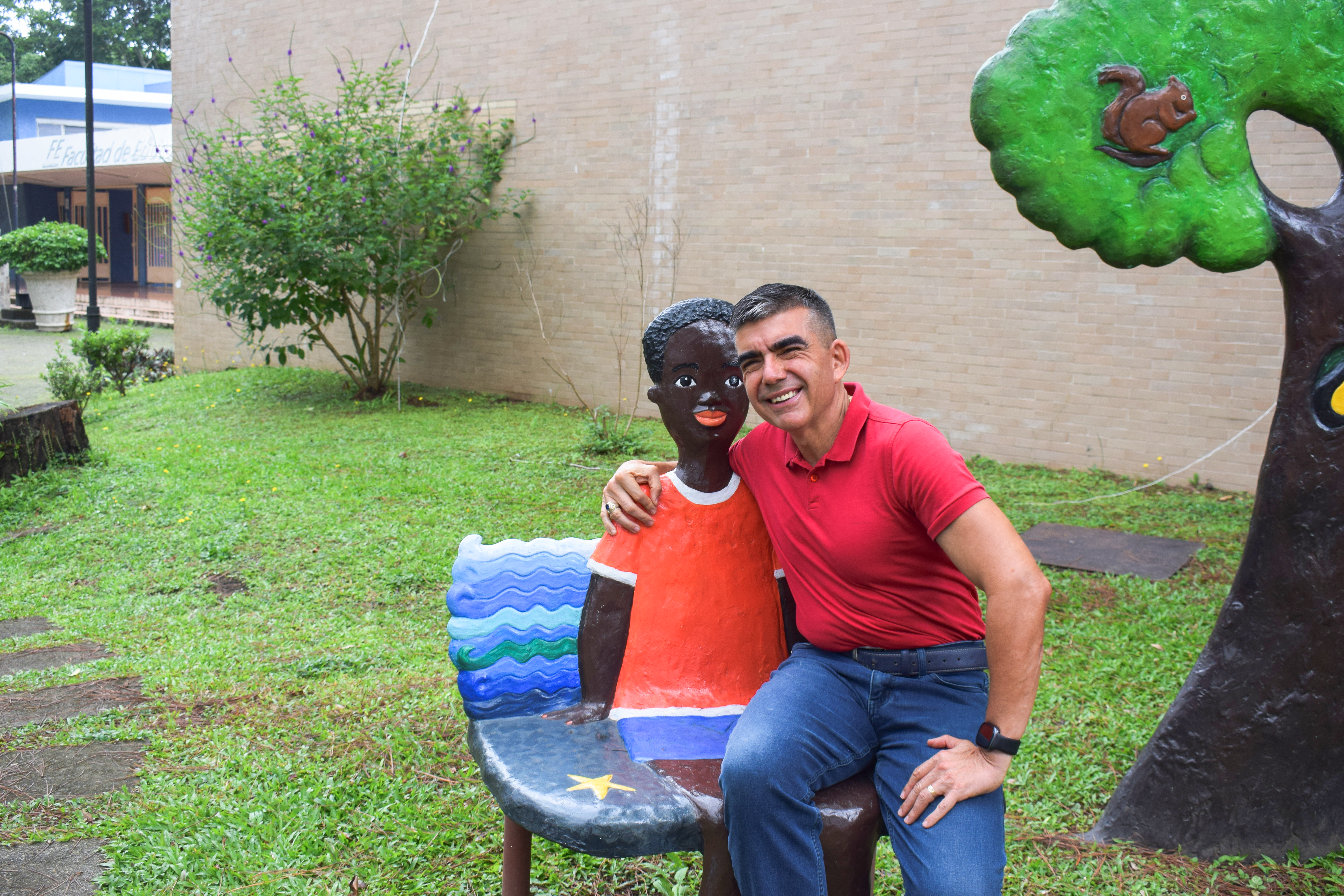 Carlos Rubio es un emblema de la literatura infantil en Costa Rica. Fotografía por Ana Laura Torrealba.